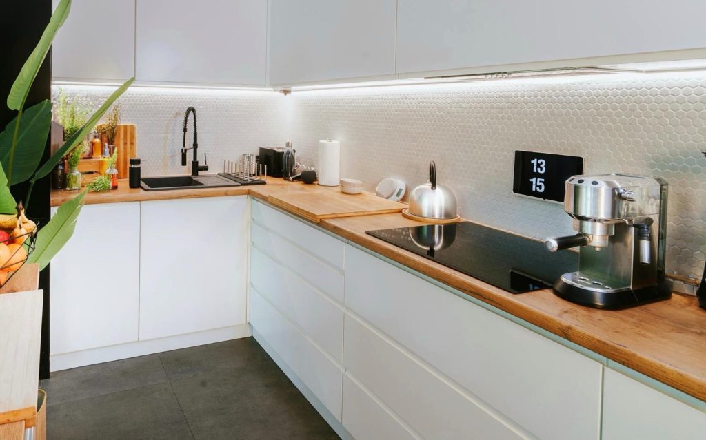 How to Match Countertops with Cabinet Hardware